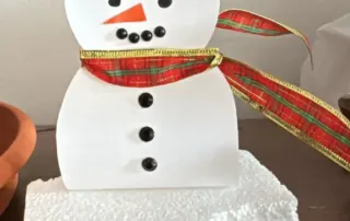 Muñeco de nieve hecho en un taller de manualidades